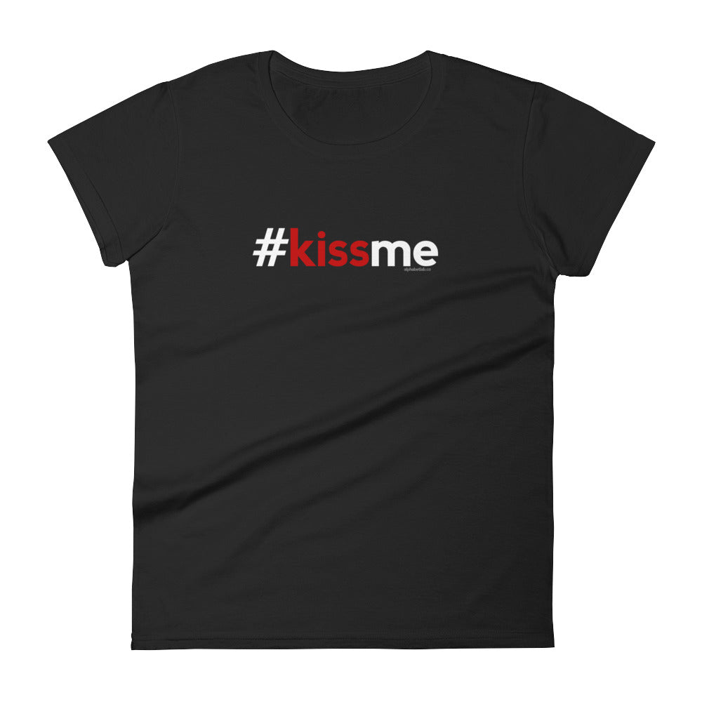 Hashtag Kiss Me Womens Valentine’s Day T-Shirt